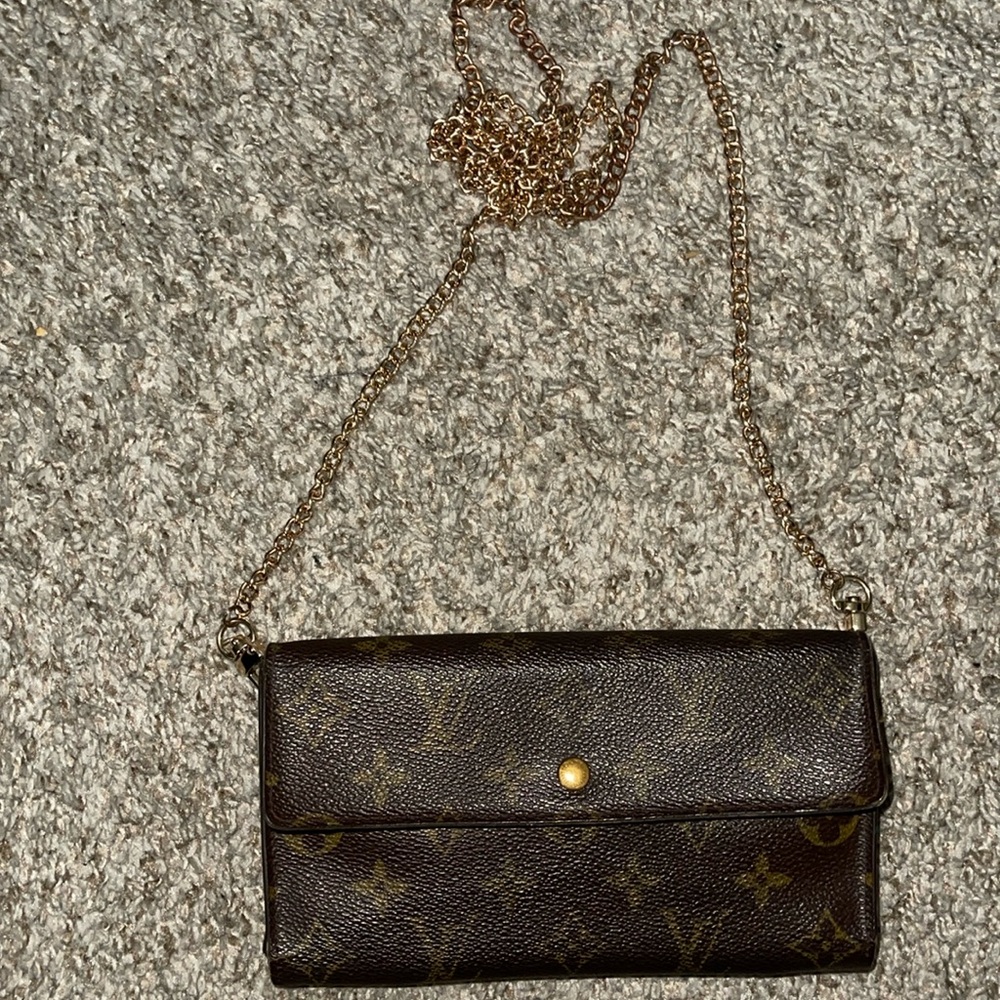 Authentic Louis Vuitton Crossbody wallet